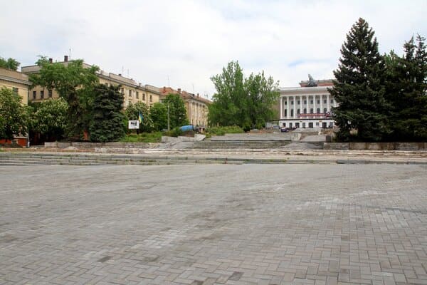 Площа Гірницької Слави в Марганці